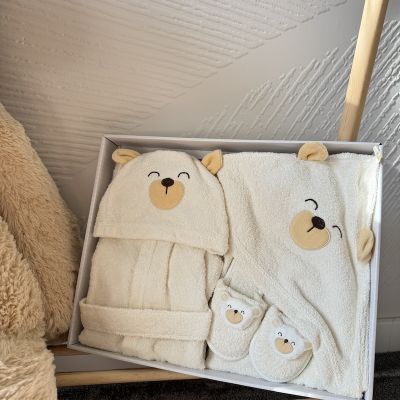 Chalatas rankšluostis vaikams | MEŠKUTIS KREMINĖMIS AUSYTĖMIS