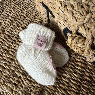 Vilnonės kojinytės naujagimiui "KARŪNA" | BALTOS